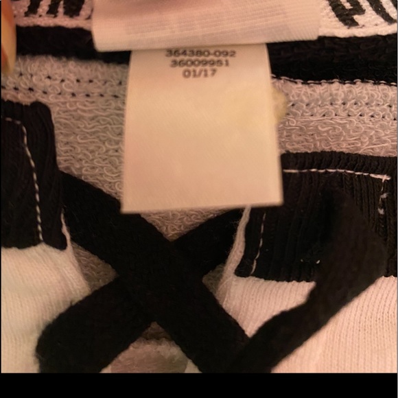 VS PINK CLASSIC JOGGERS VARSITY PULLOVER SET - Picture 12 of 15